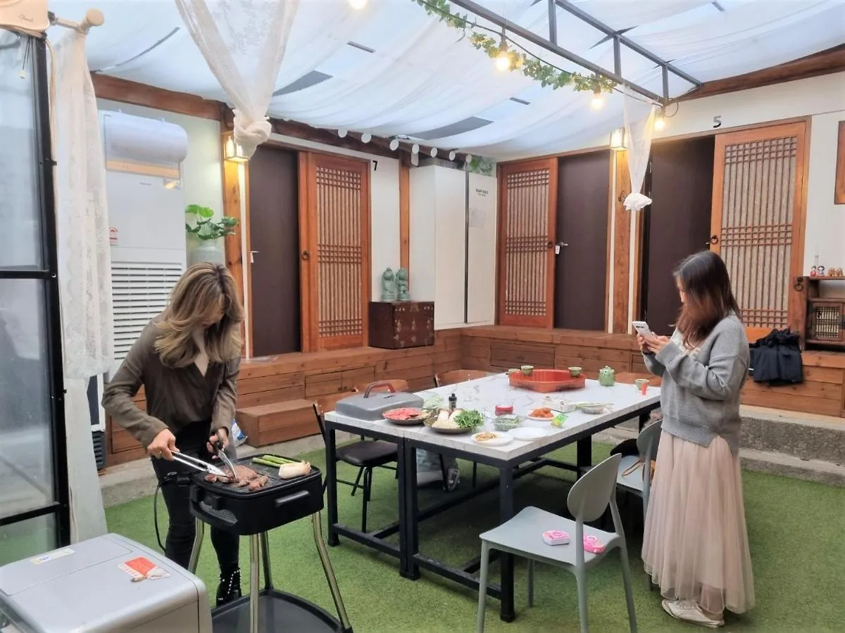 Bibimbap Hanok Guesthouse Gyeongbokgung Private Villa Seoul Bed & Breakfast