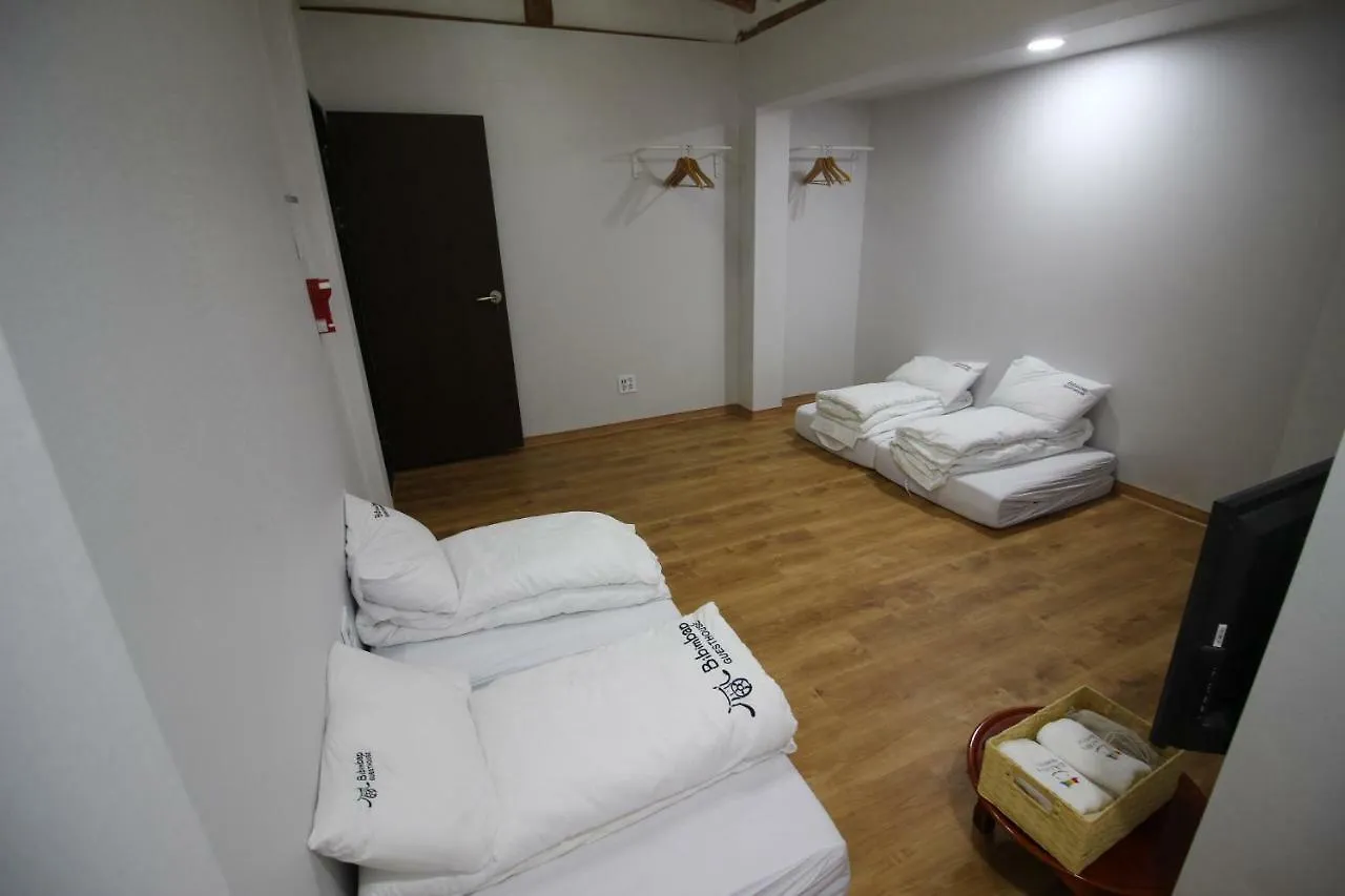 Bibimbap Hanok Guesthouse Gyeongbokgung Private Villa Seoul 2*,