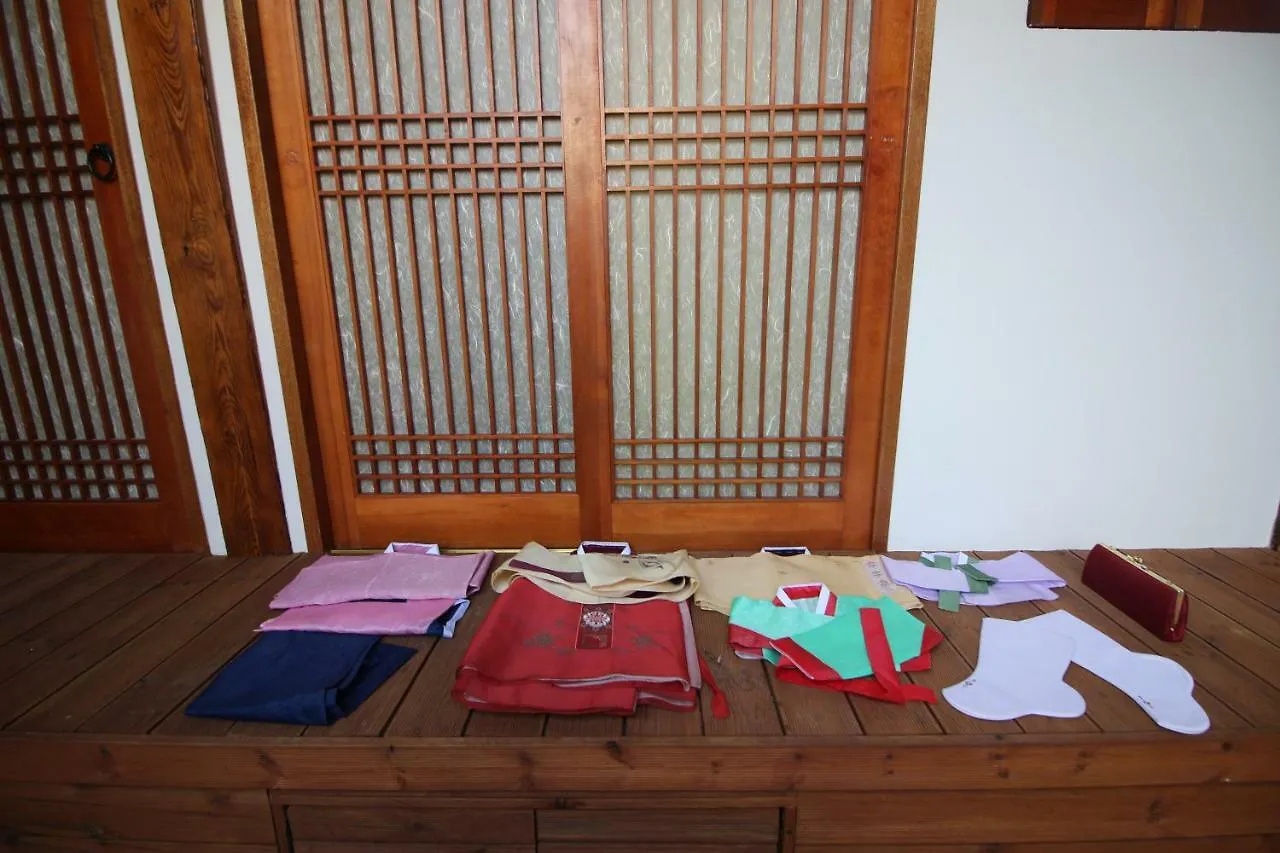 Bibimbap Hanok Guesthouse Gyeongbokgung Private Villa Seoul 2*,  South Korea