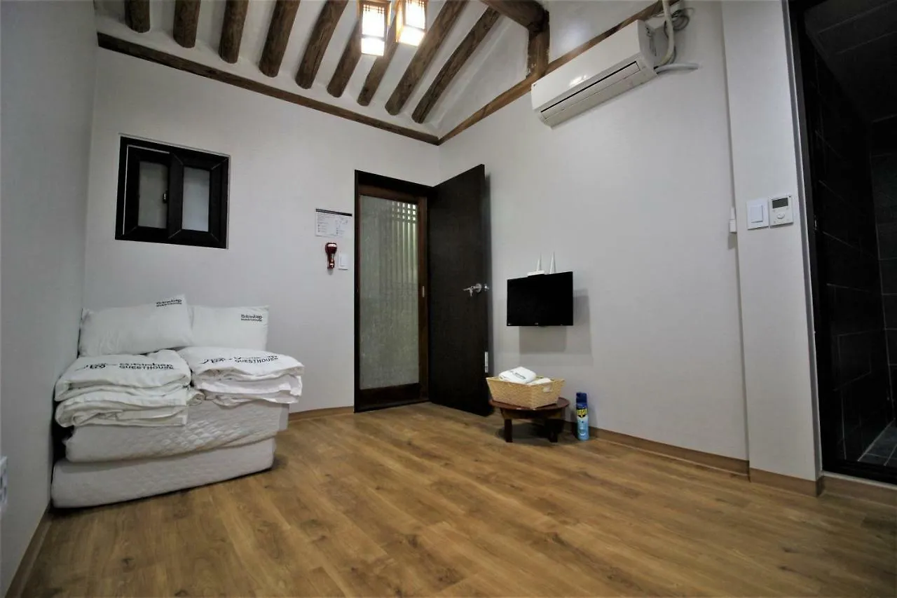 Bibimbap Hanok Guesthouse Gyeongbokgung Private Villa Seoul 2*,  South Korea